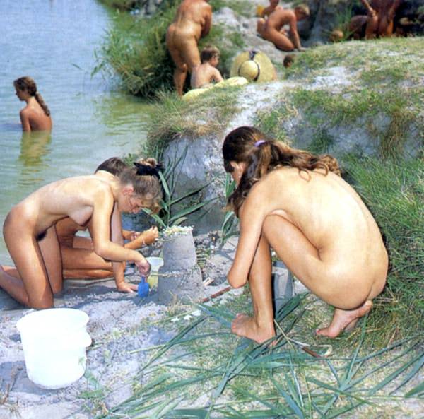 ヌーディスト写真 PureNudism ヴィンテージガールズヌーディスト写真について [Naturism Archiv]